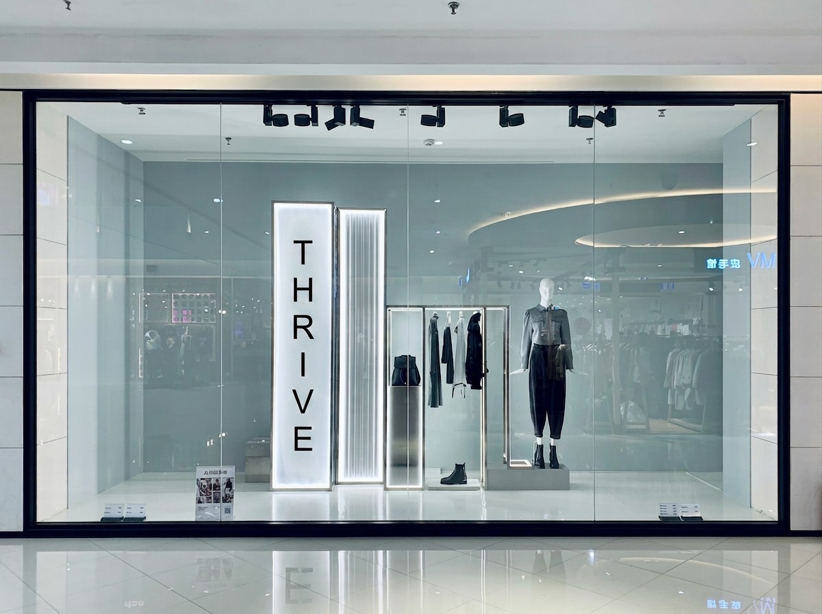 Elegant shop window with "thrive"slogan